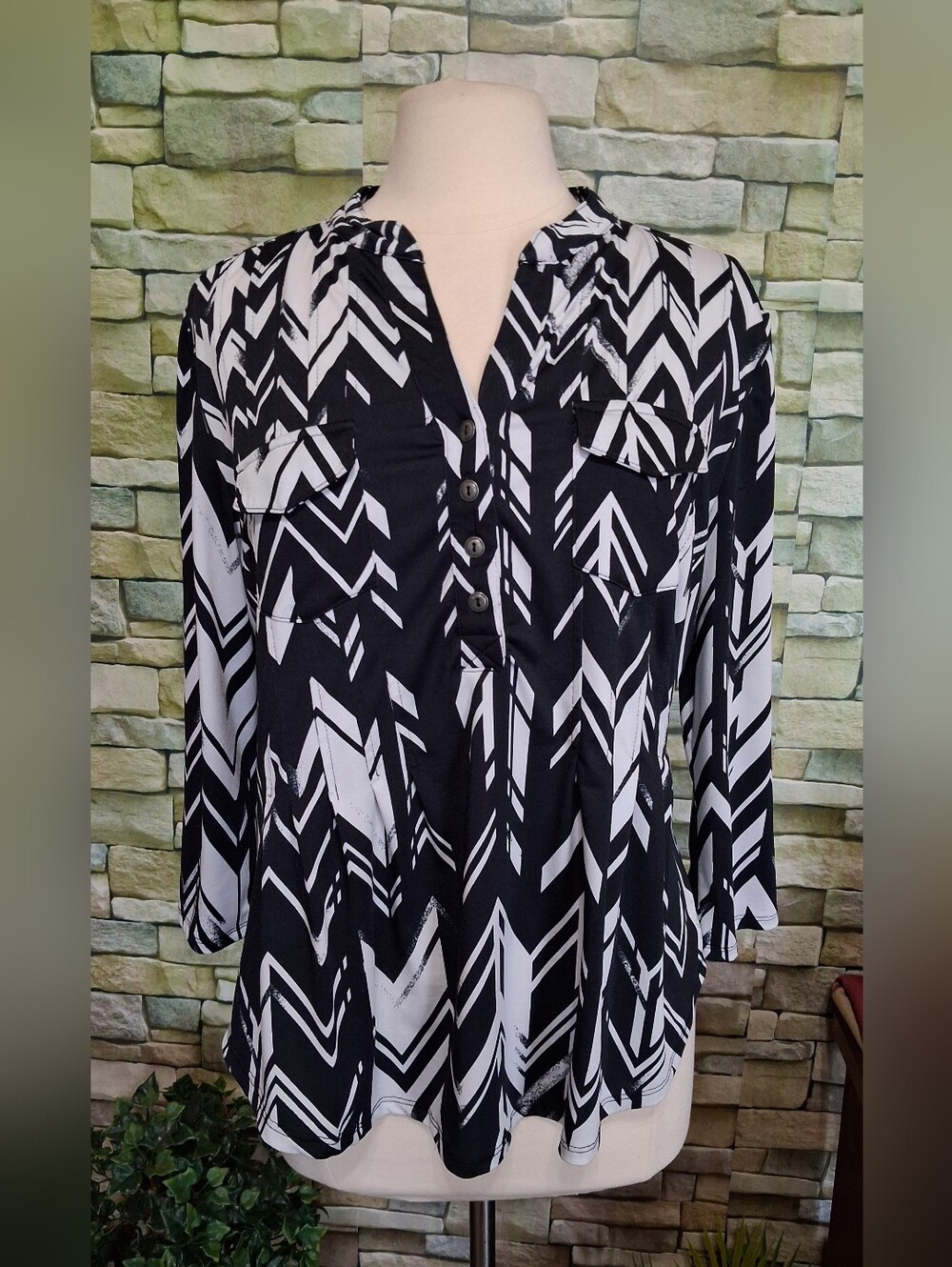Cato Black & White Chevron Button-Front Blouse